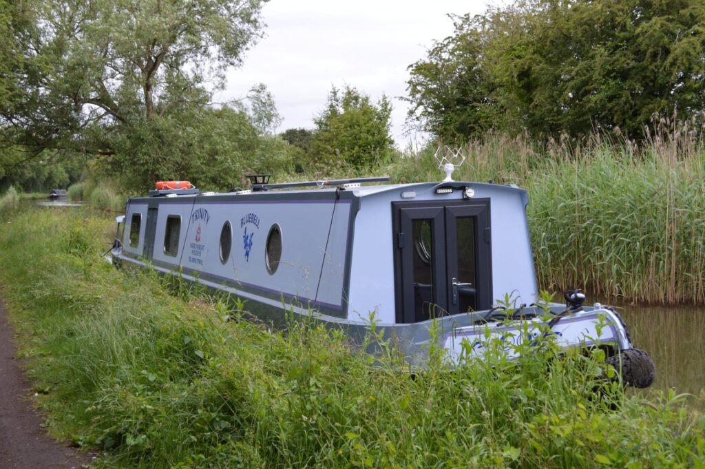 digital detox holidays, luxury canal boat holidays uk, uk canal boat breaks, detox holidays uk, relaxing canal boat trips, uk waterway holidays, luxury boat vacations uk, mindfulness holidays uk, peaceful canal cruises, wellness holidays uk